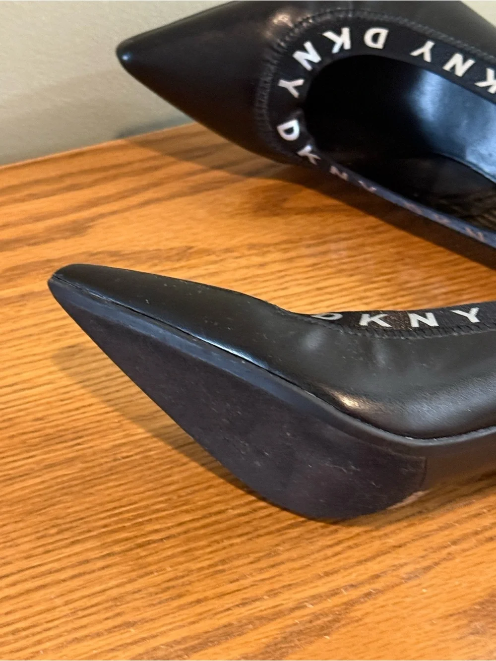 Y2K DKNY Women Katrina Logo Pumps Heels Color Black Size 7